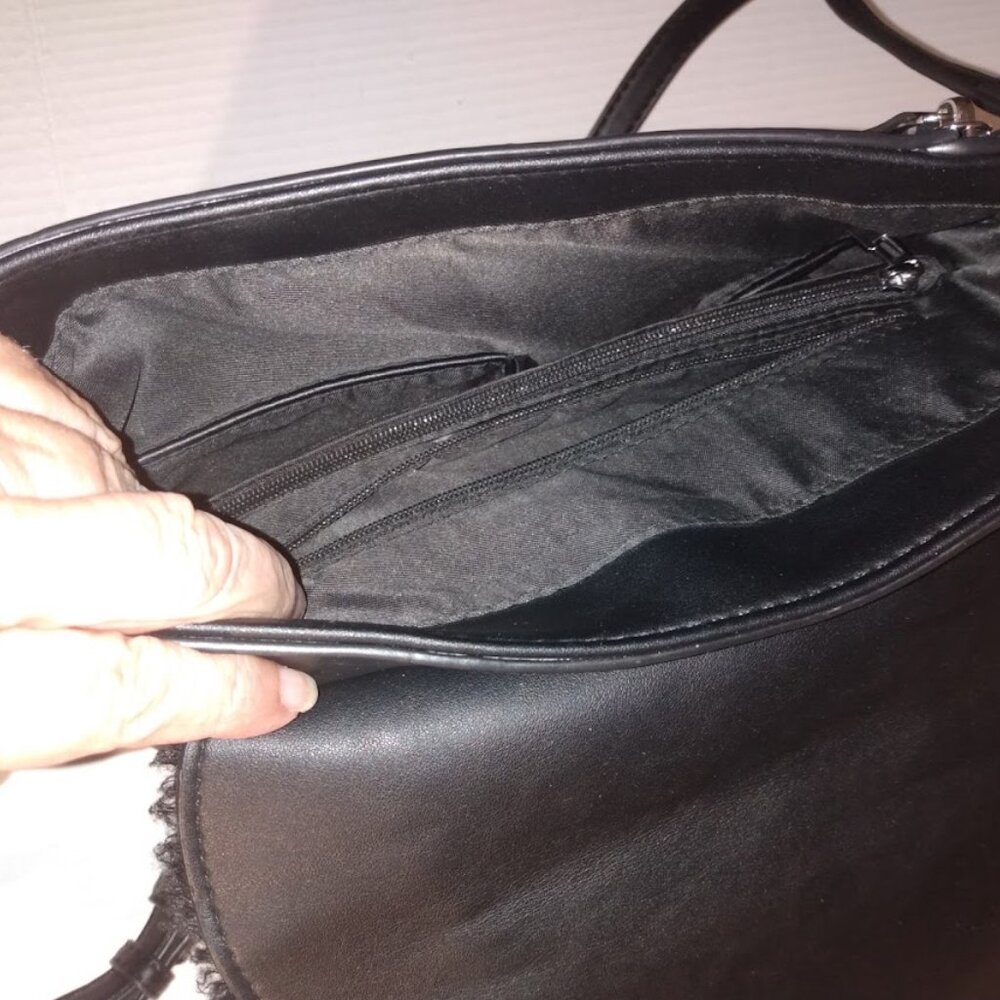 MMS: Black multi compartment crossbody/shoulder bag W/ detachable strap. - Picture 5 of 9